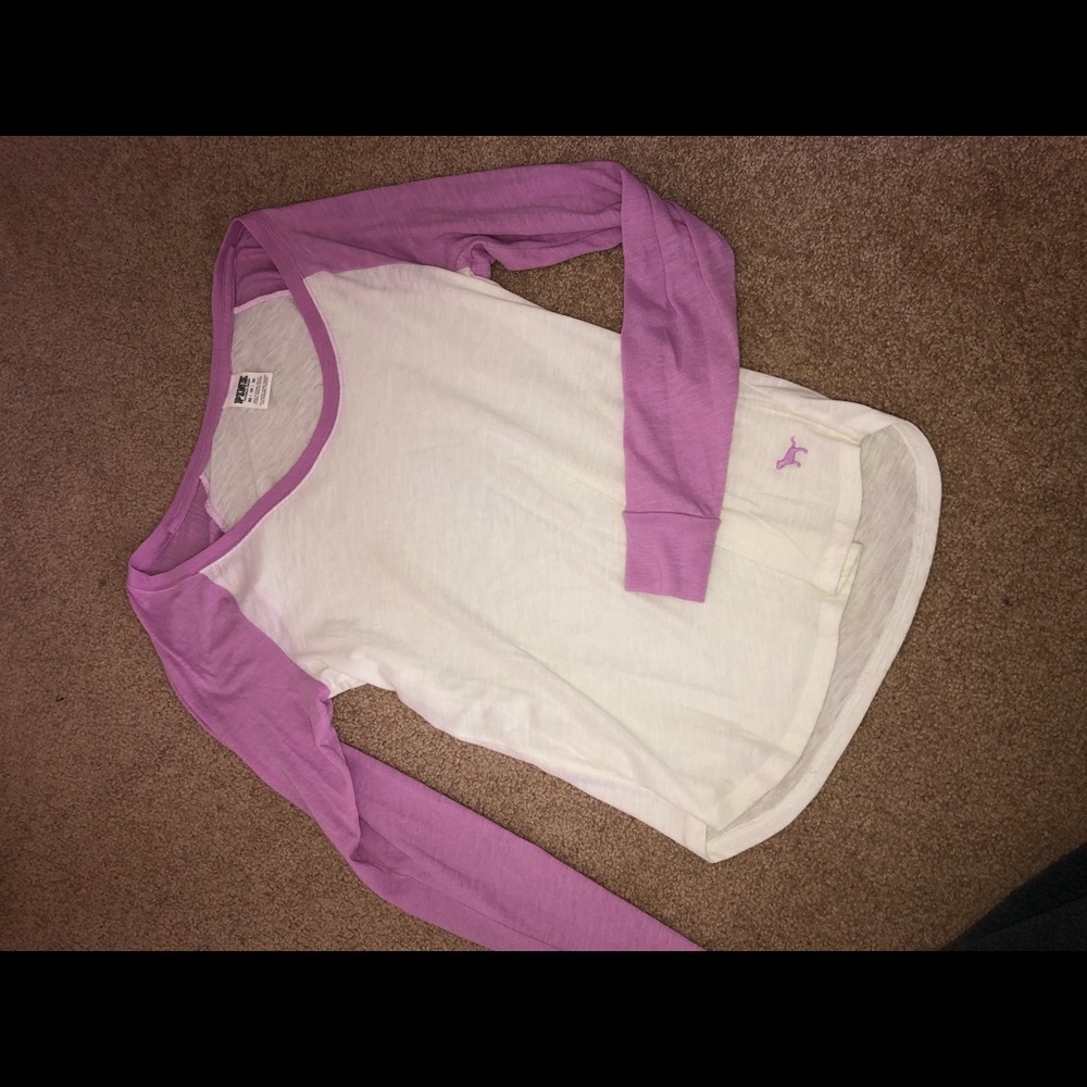 Long sleeve top.